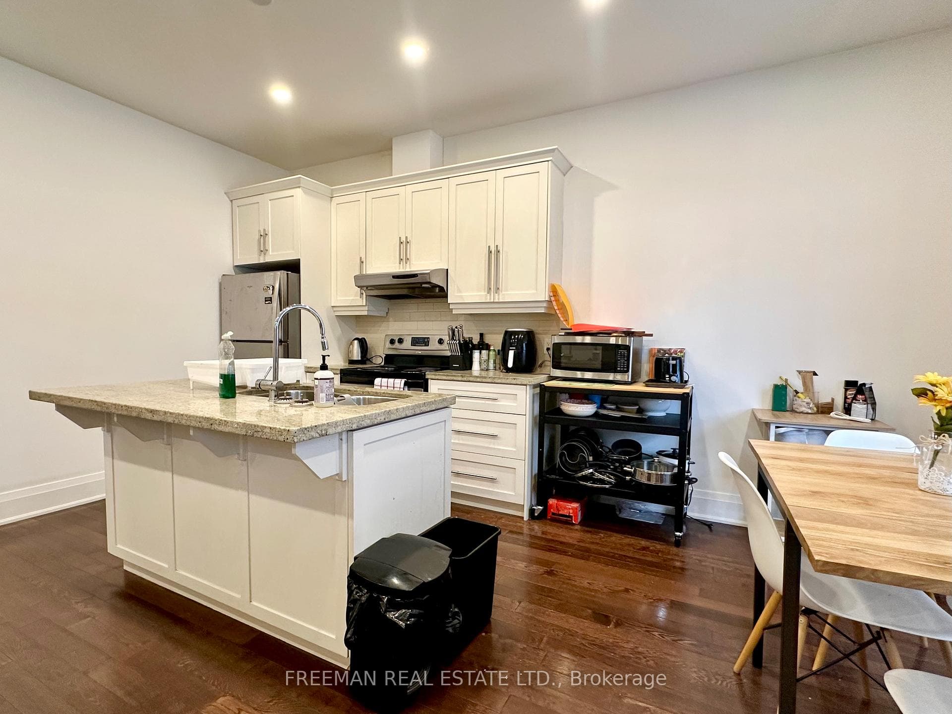 543 Palmerston Boulevard Unit 2 photo 4