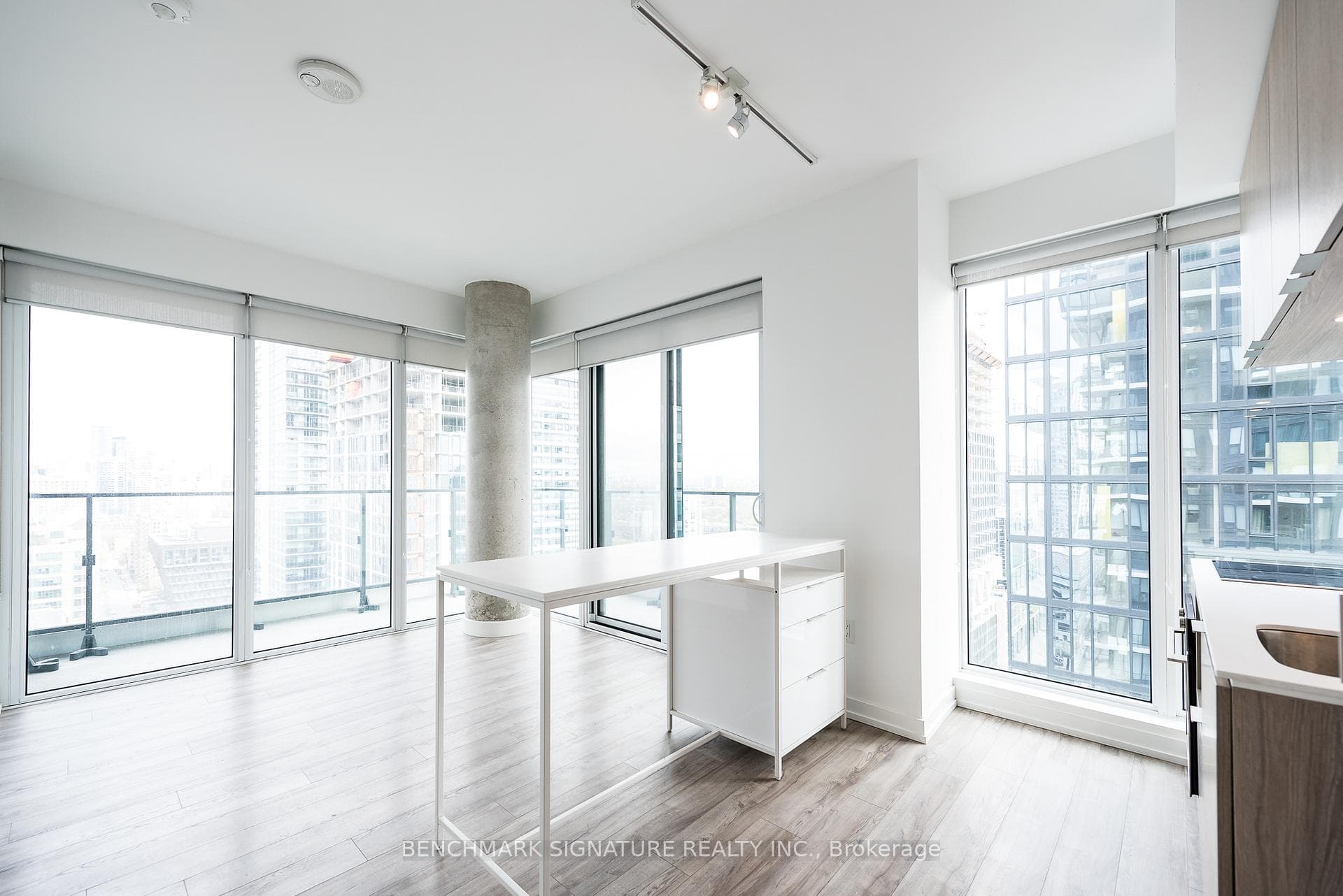 77 Shuter Street Unit 2810 photo 13