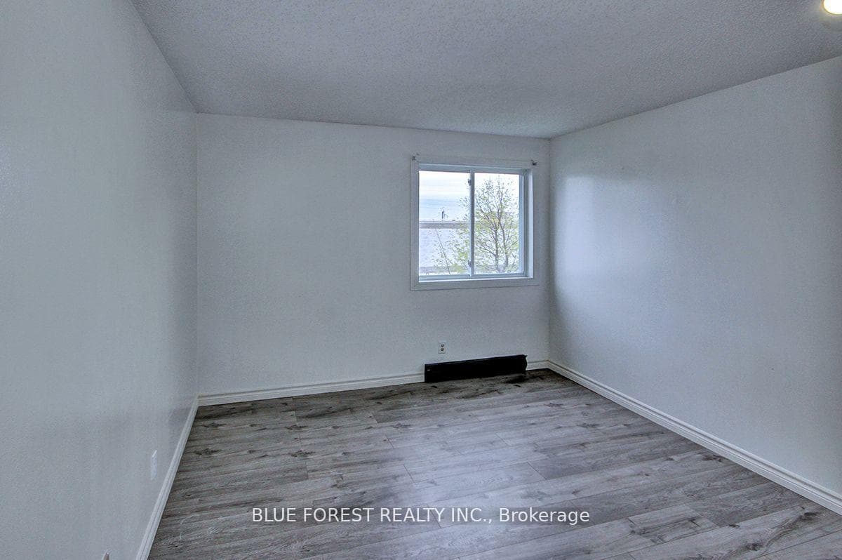 739 Deveron Crescent Unit 209 photo 4