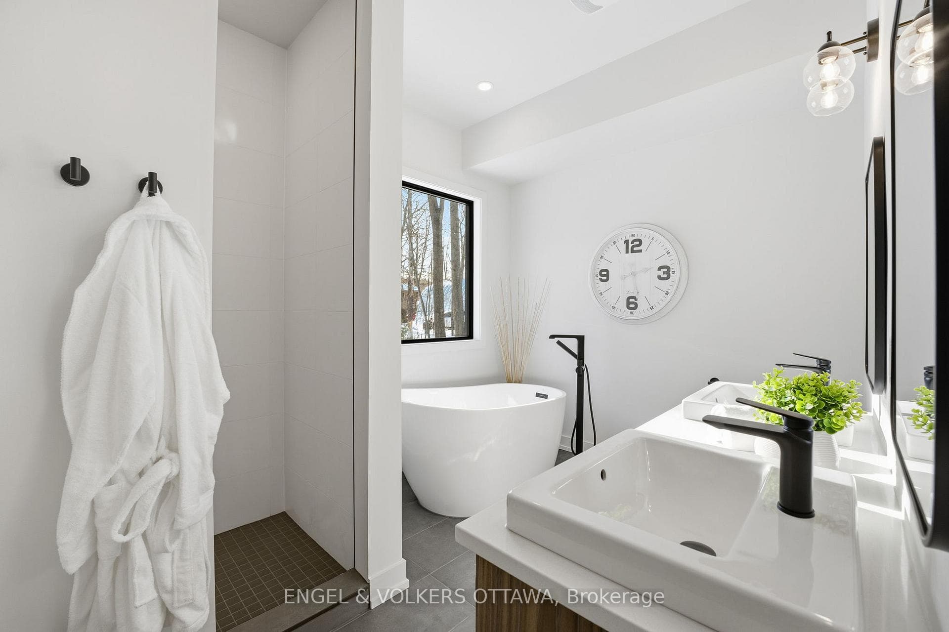 557 Bayview Drive photo 20