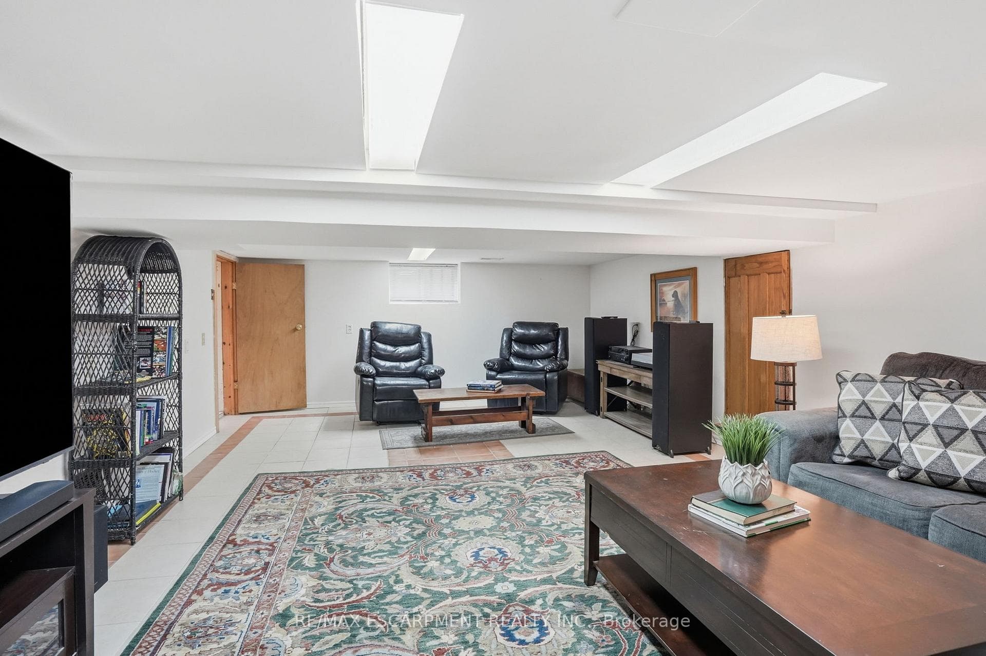 17 Tuxedo Avenue photo 45