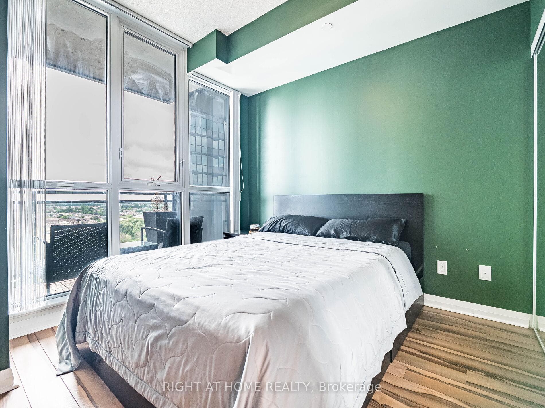 55 Eglinton Avenue Unit 1301 photo 27