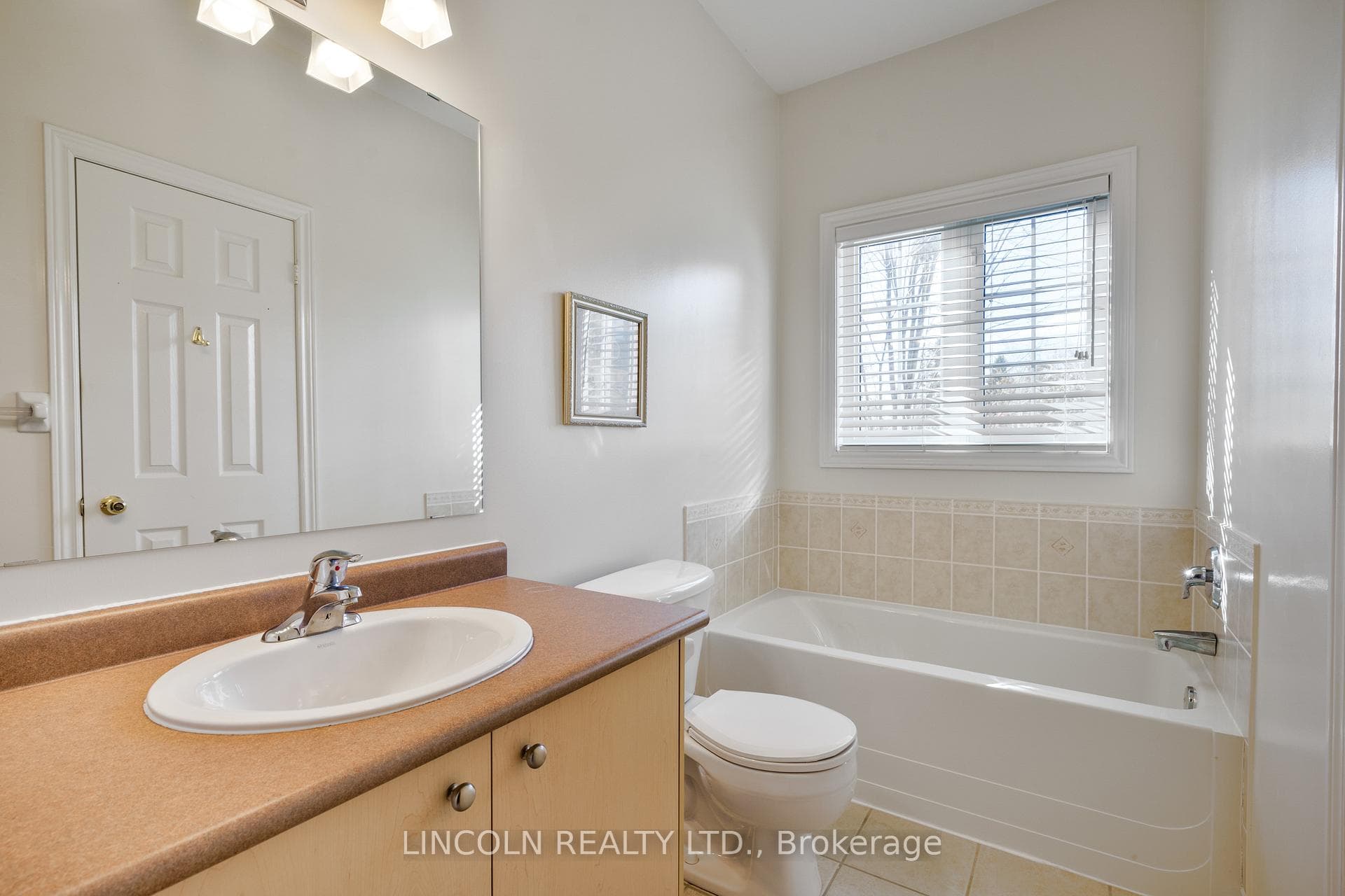 18 Glendower Crescent photo 16