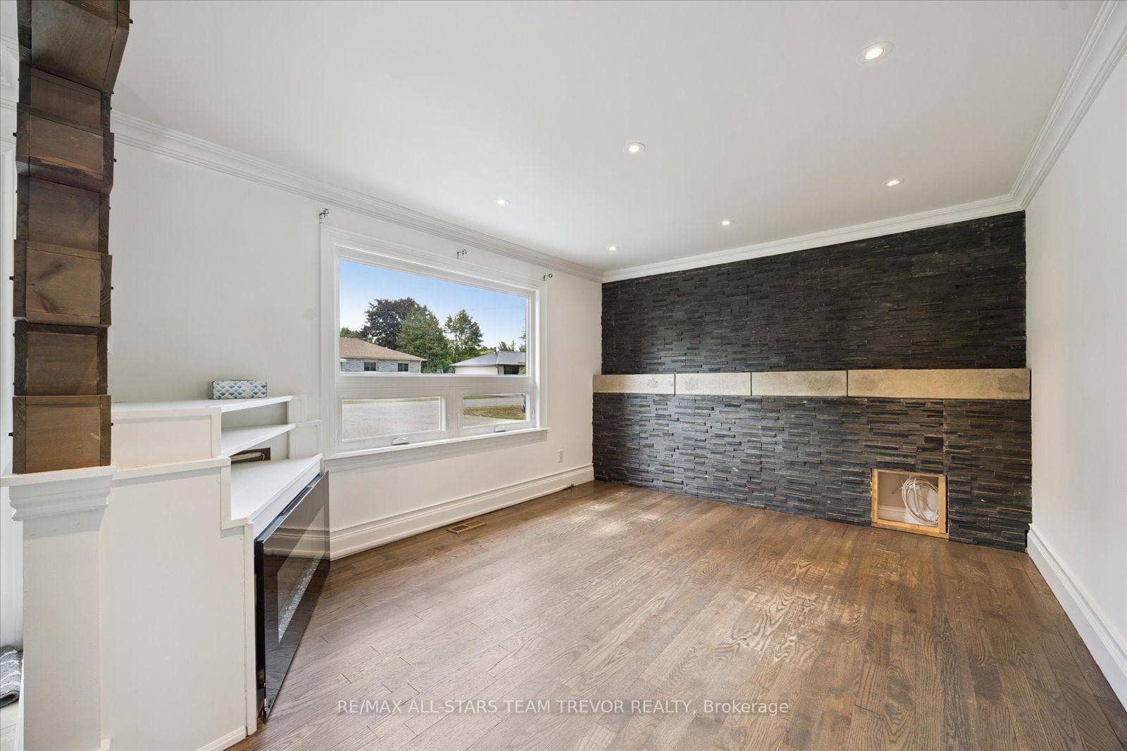 370 Adeline Drive photo 3