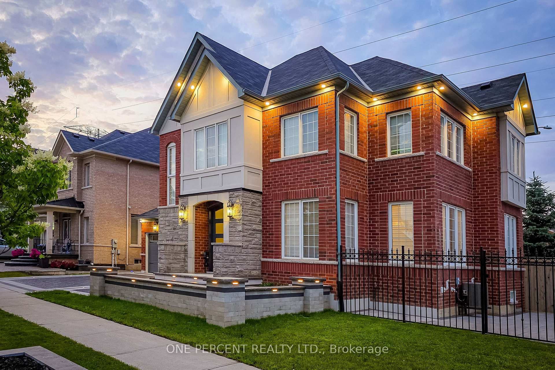 102 Monkton Circle photo 2