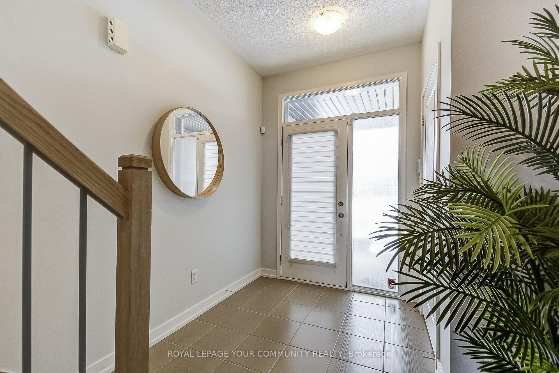 262 Squire Crescent photo 3