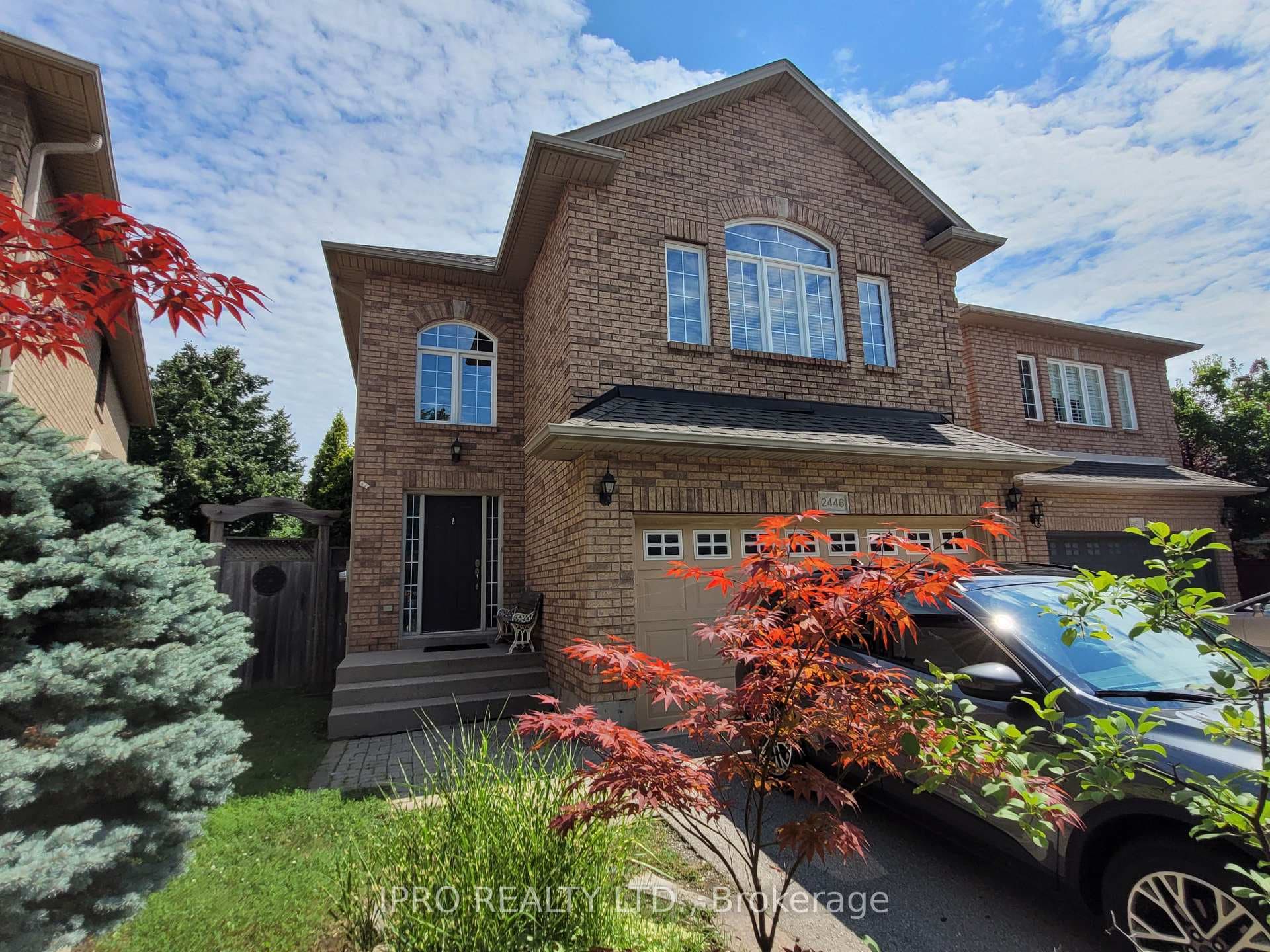 2446 Valley Heights Crescent photo 2