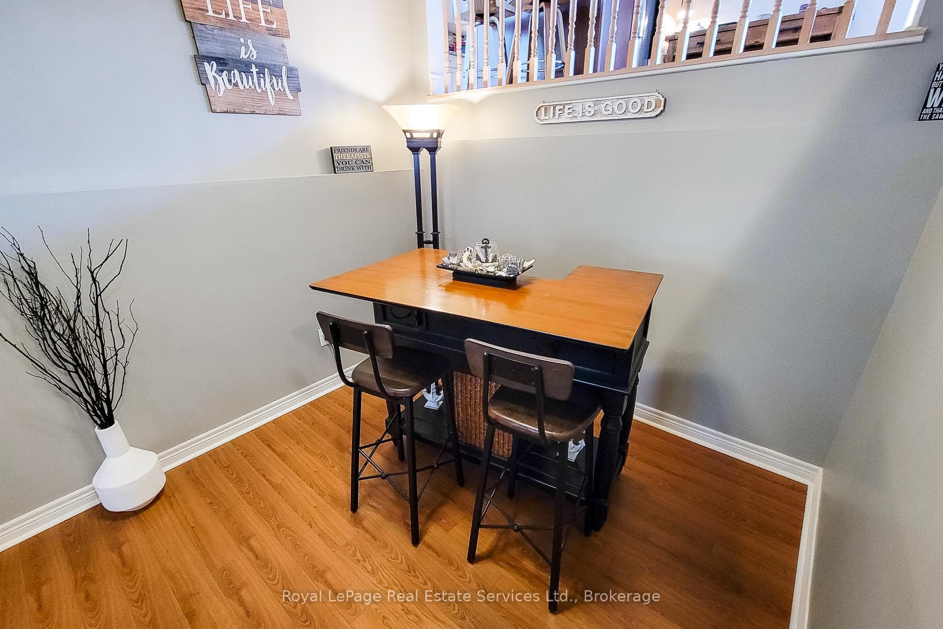 8111 Woodsview Crescent photo 34