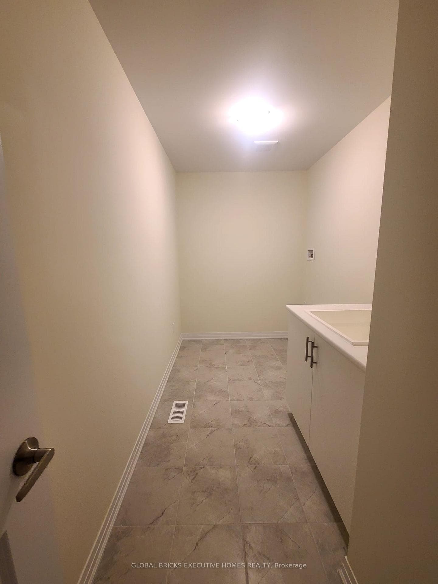 11 Poett Avenue photo 34