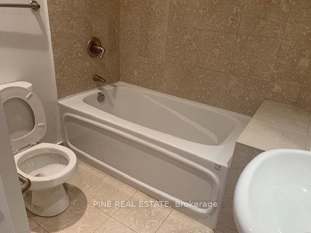 208 Queens Quay Unit 3411 photo 17