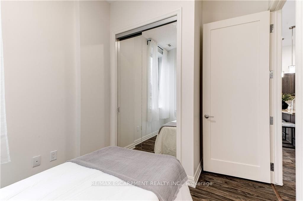 112 King Street Unit 203 photo 23