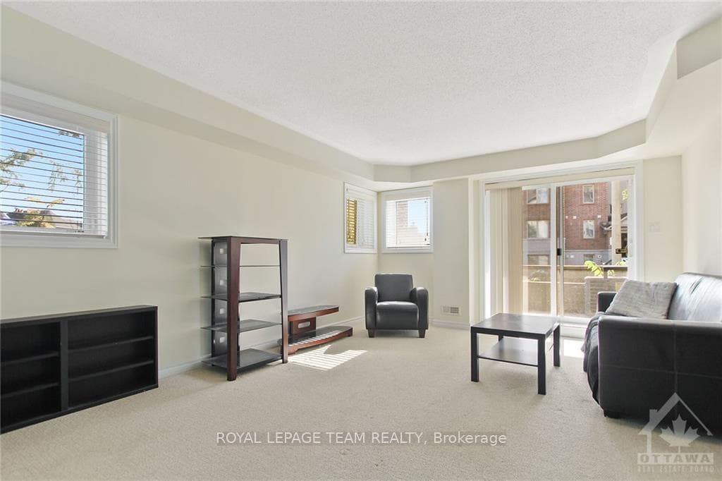 297 CRESTHAVEN Drive Unit 1 photo 7