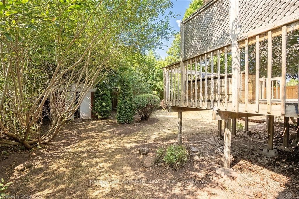 652 Ardleigh Crescent photo 34