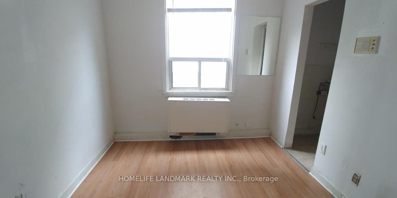 409 Huron Street Unit 306 photo 4
