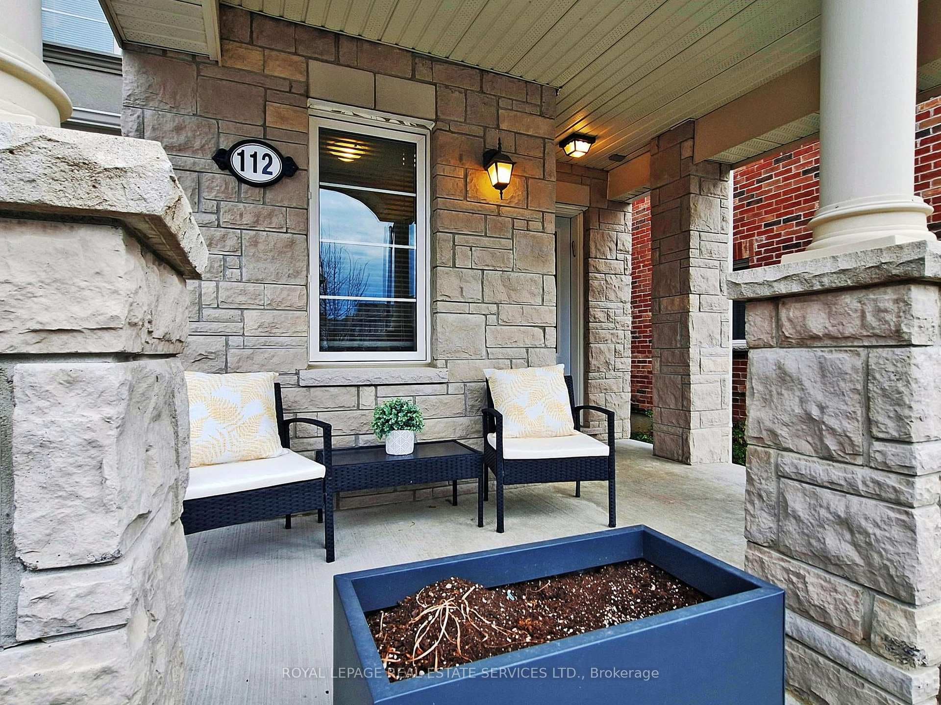 112 Hutt Crescent photo 6