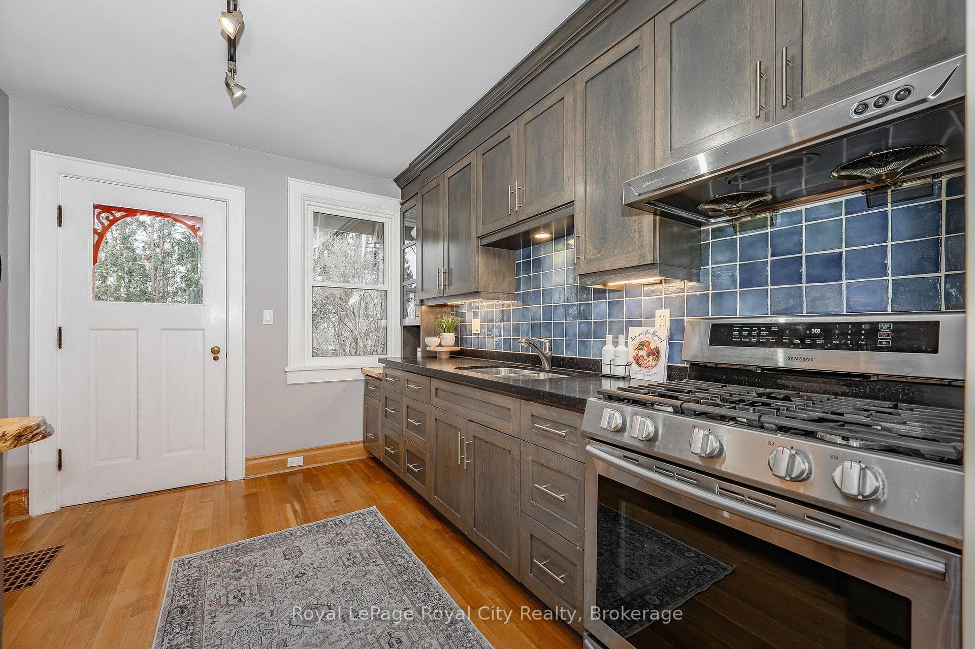 16 Mitchell Street photo 11