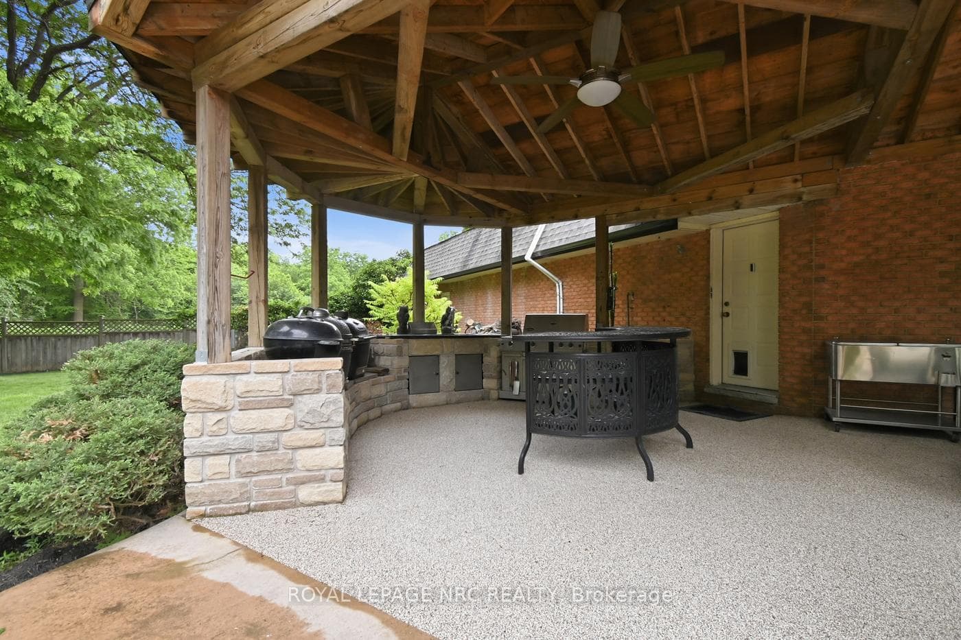Backyard bbq/outdoor kitchen