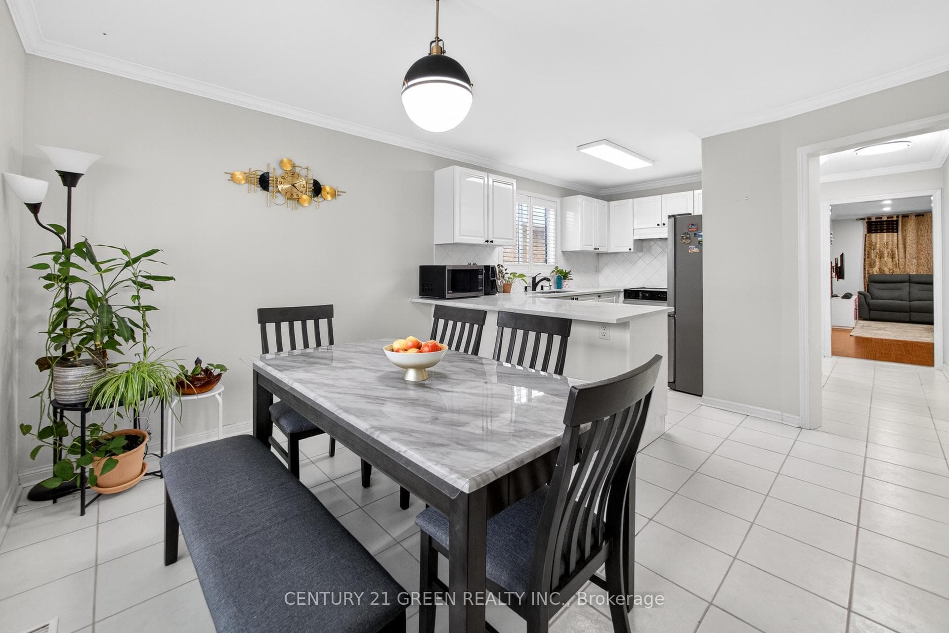 1666 Allan Crescent photo 16