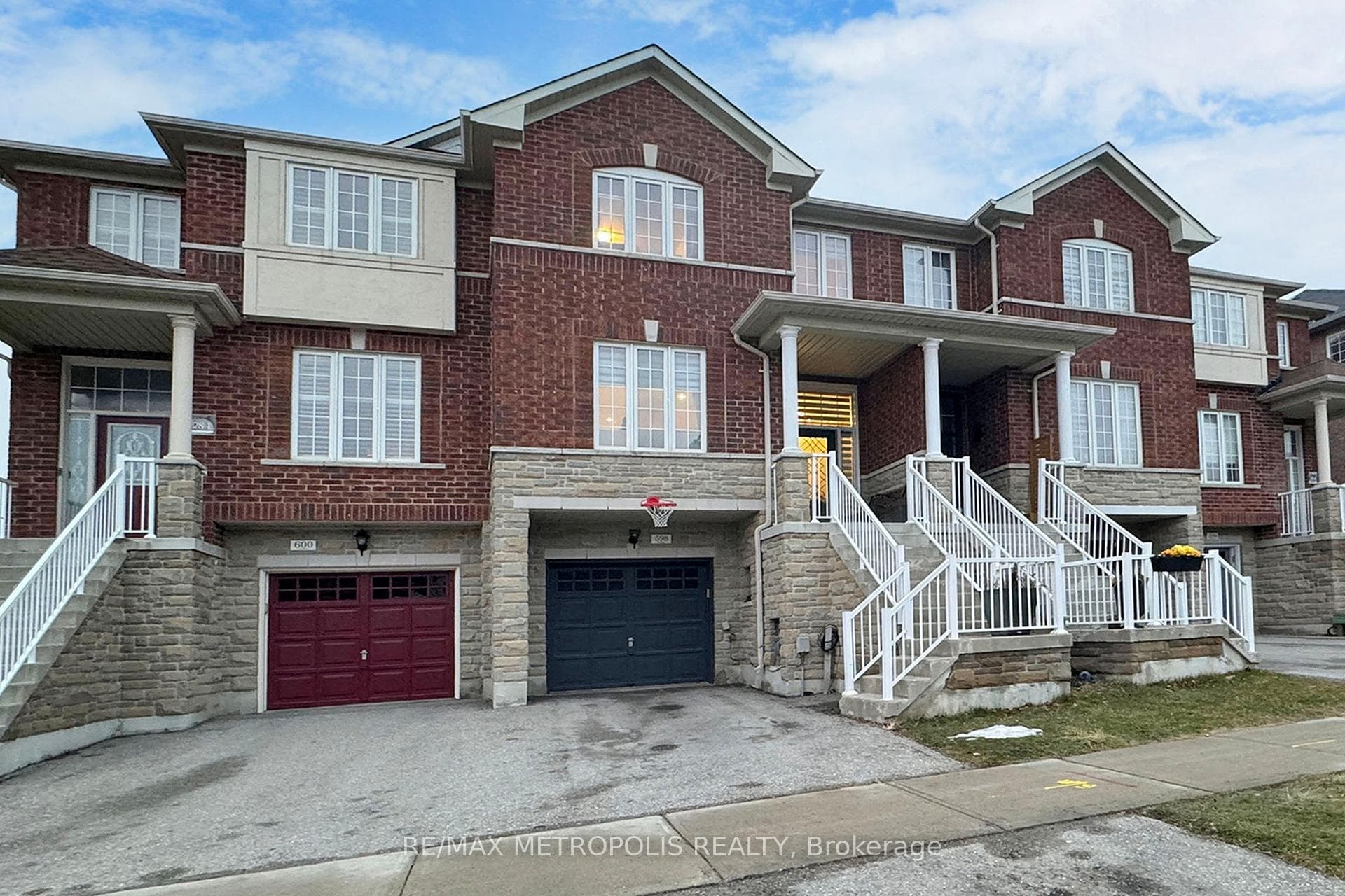 598 Reeves Way Boulevard photo 2
