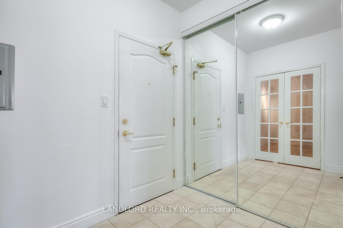 77 Mcmurrich Street Unit 307 photo 18