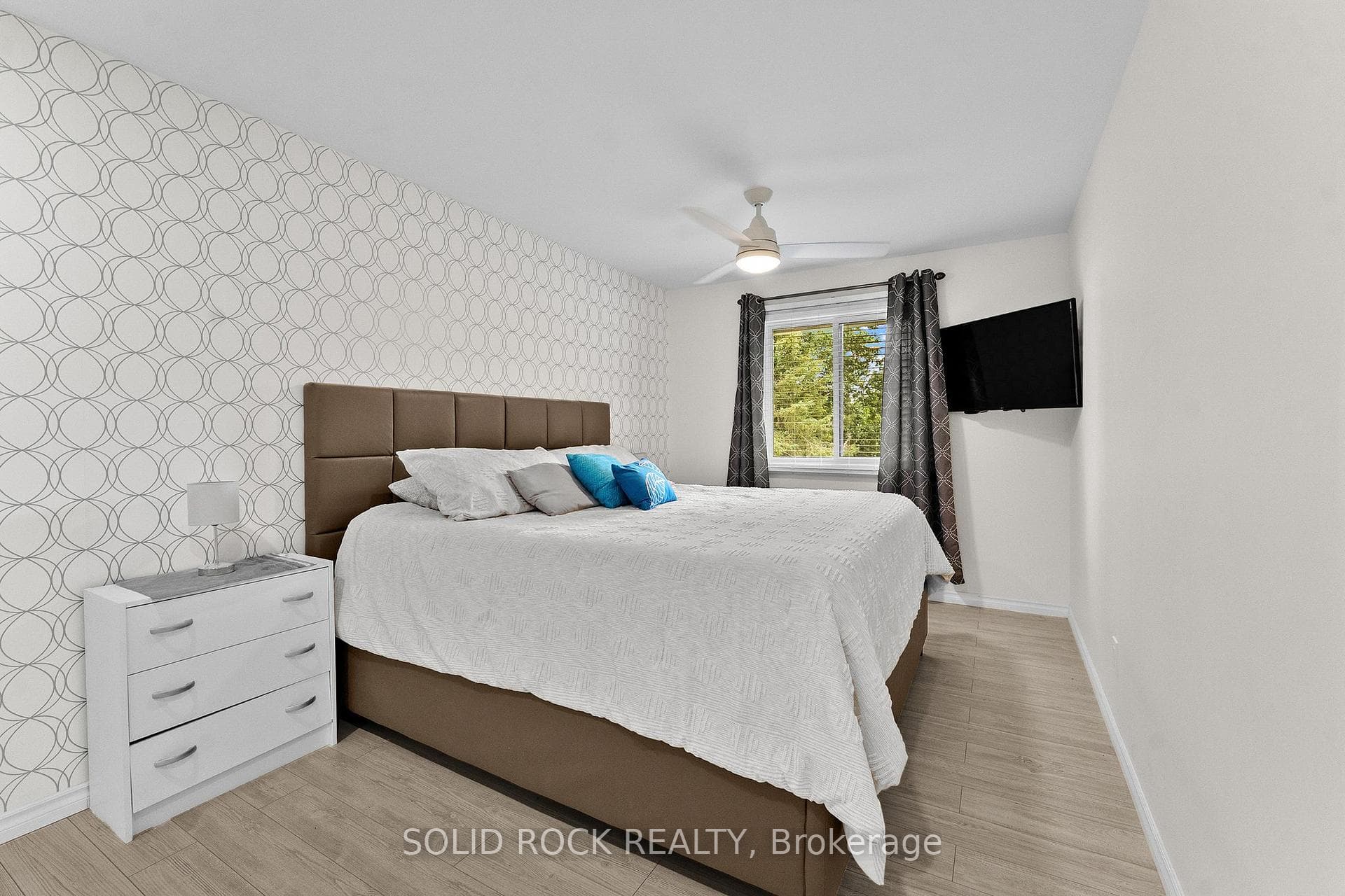 708 Mckenzie Avenue photo 25