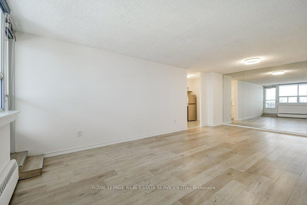 212 Kerr Street Unit 907 photo 12