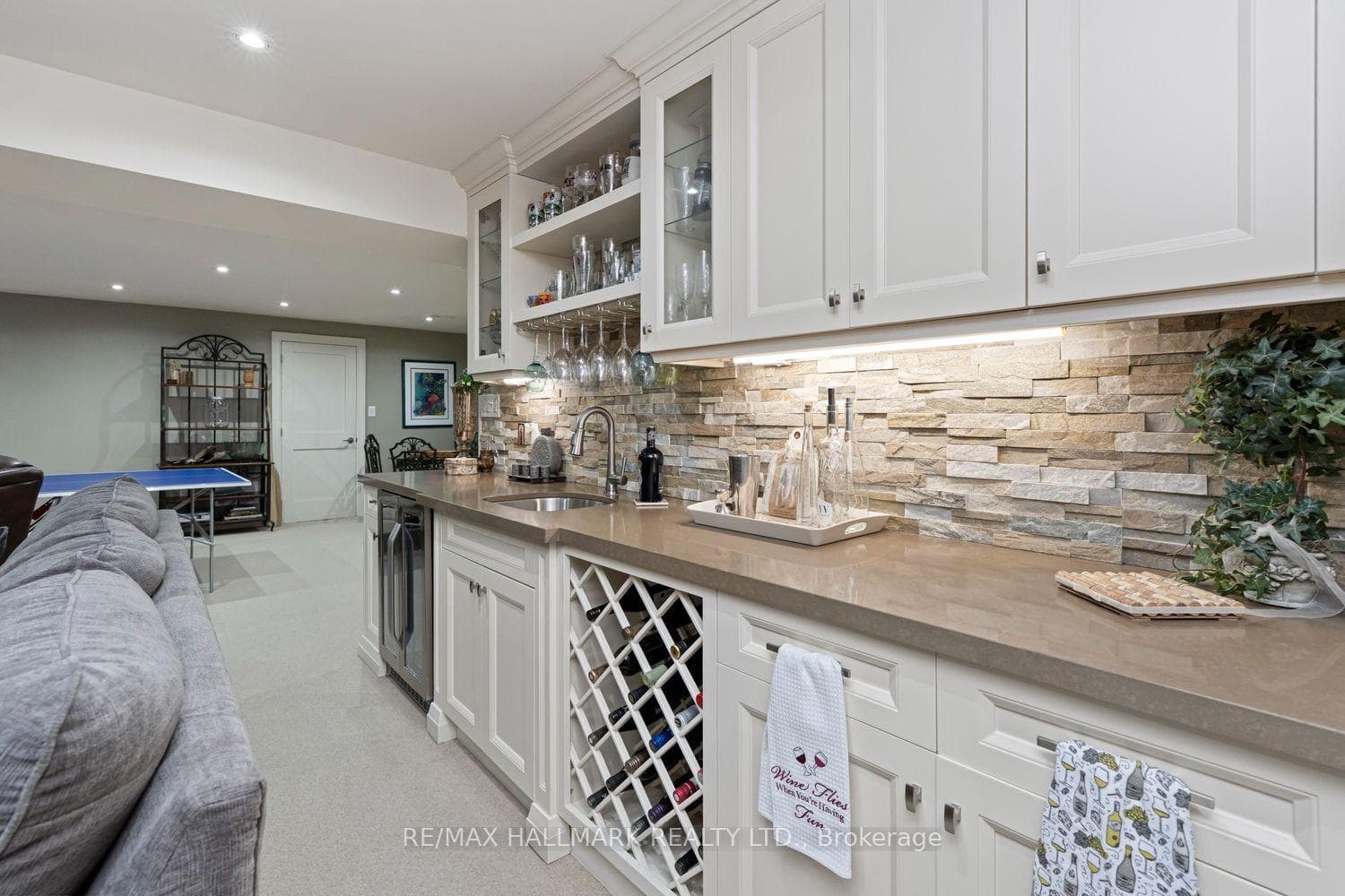 25 Queensborough Crescent photo 35
