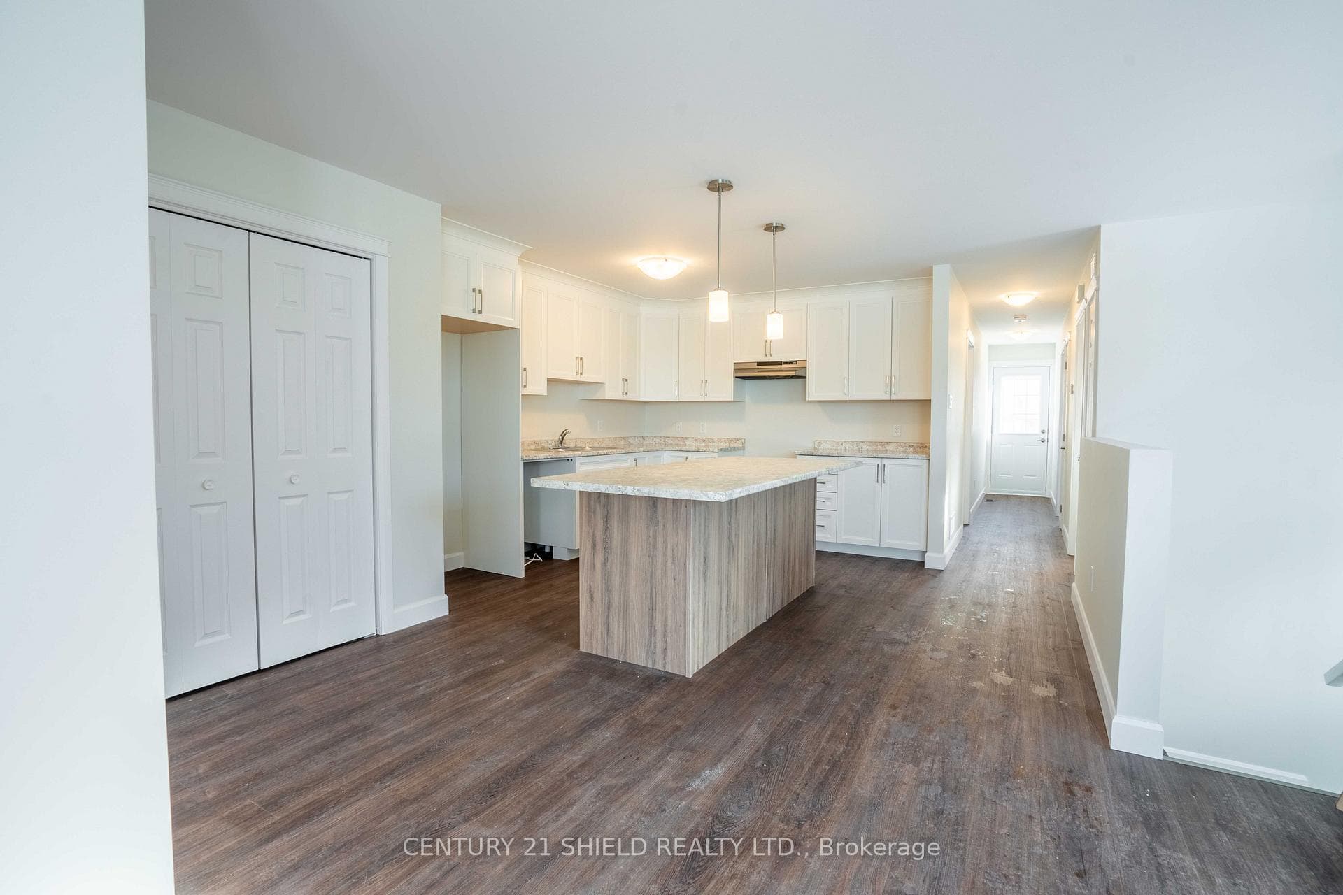 301 Kooiman Avenue photo 4