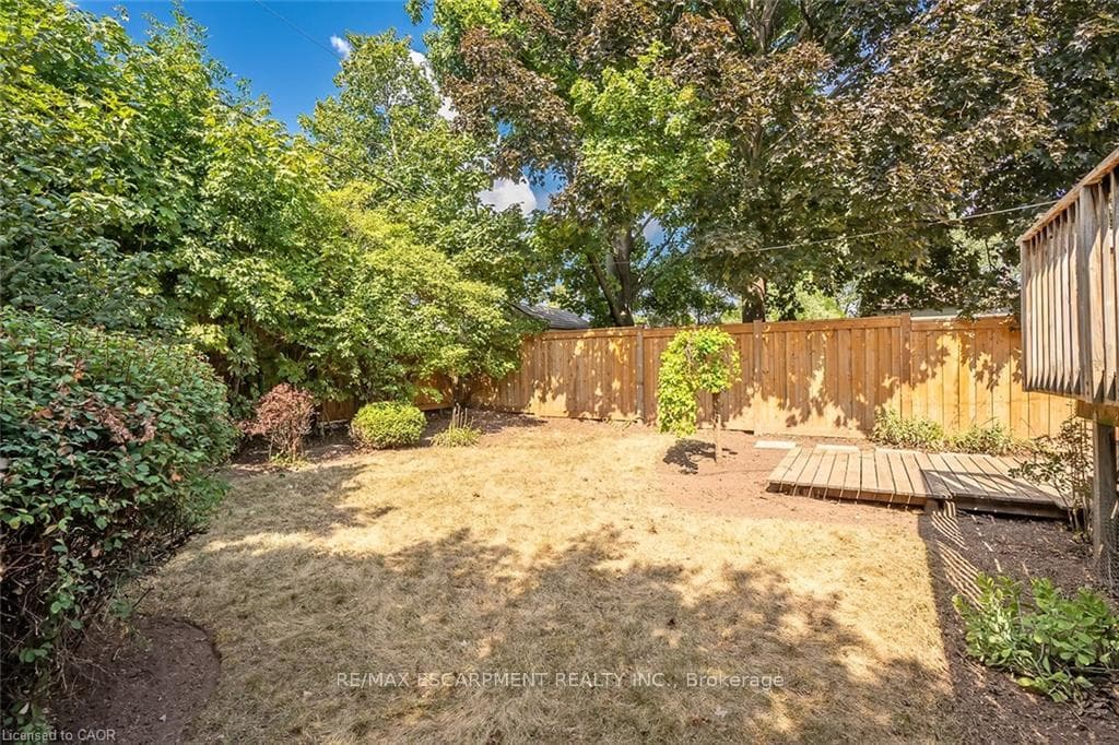 652 Ardleigh Crescent photo 36