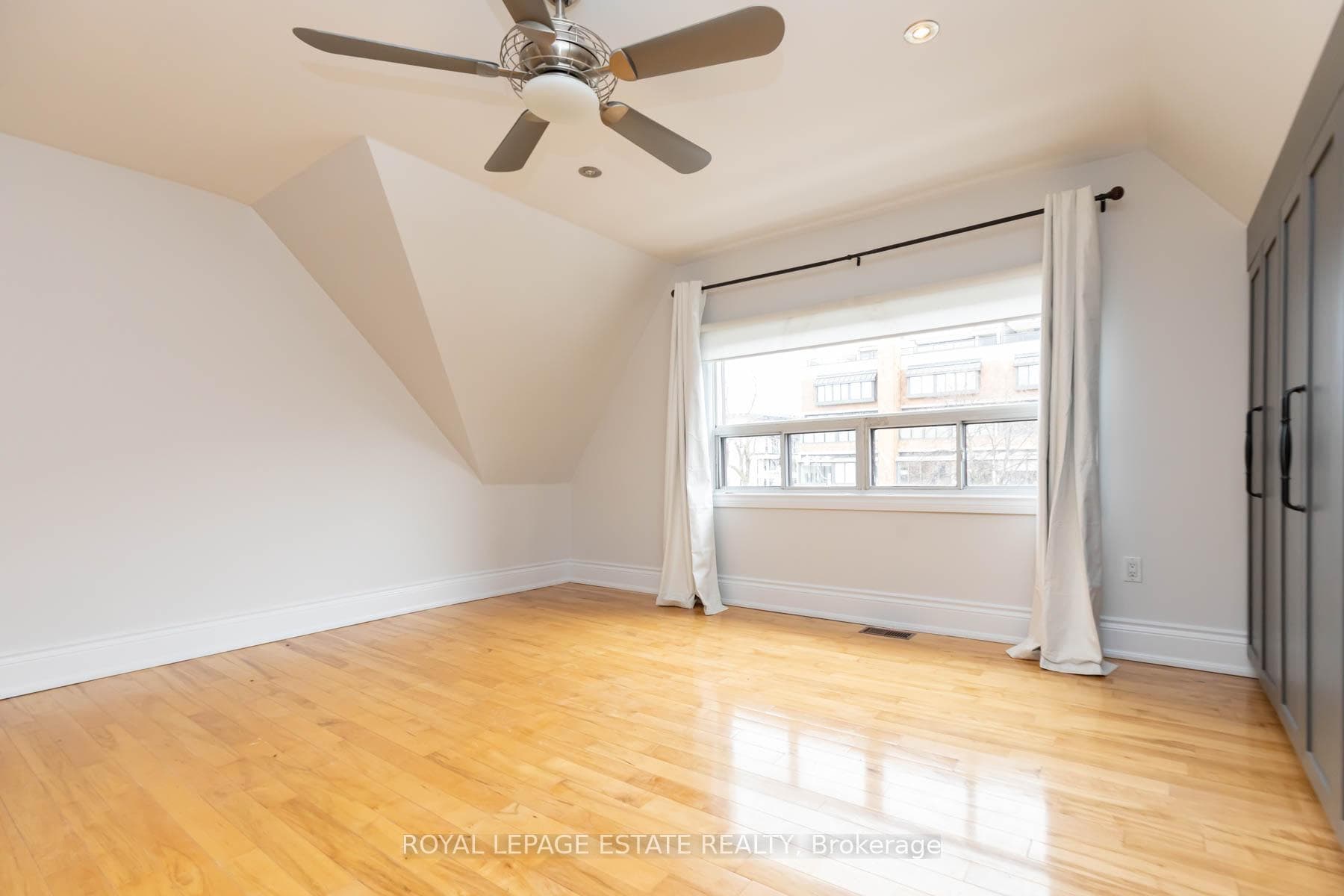 314 Avenue Road Unit A photo 19