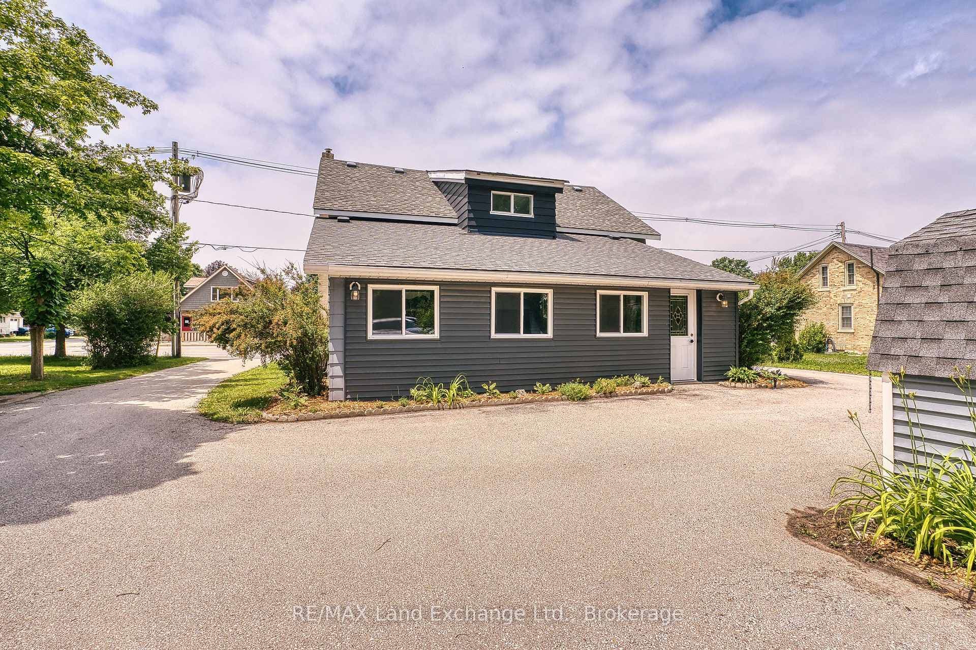 447 Goderich Street photo 33