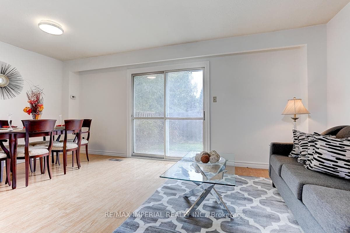 82 Timberbank Boulevard photo 22