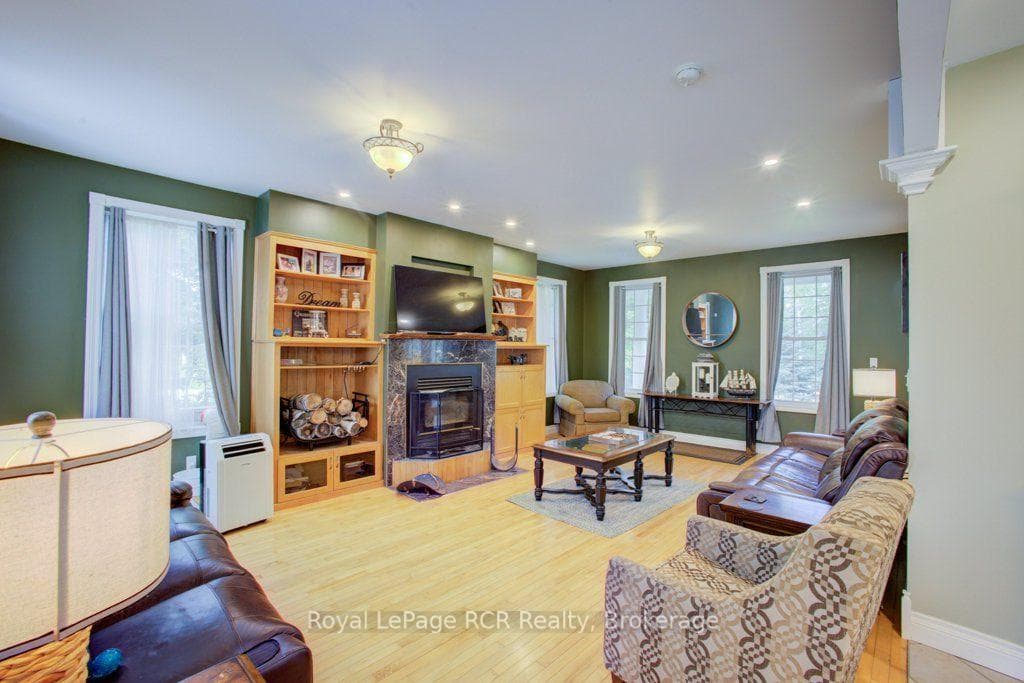 2020 John Street photo 13