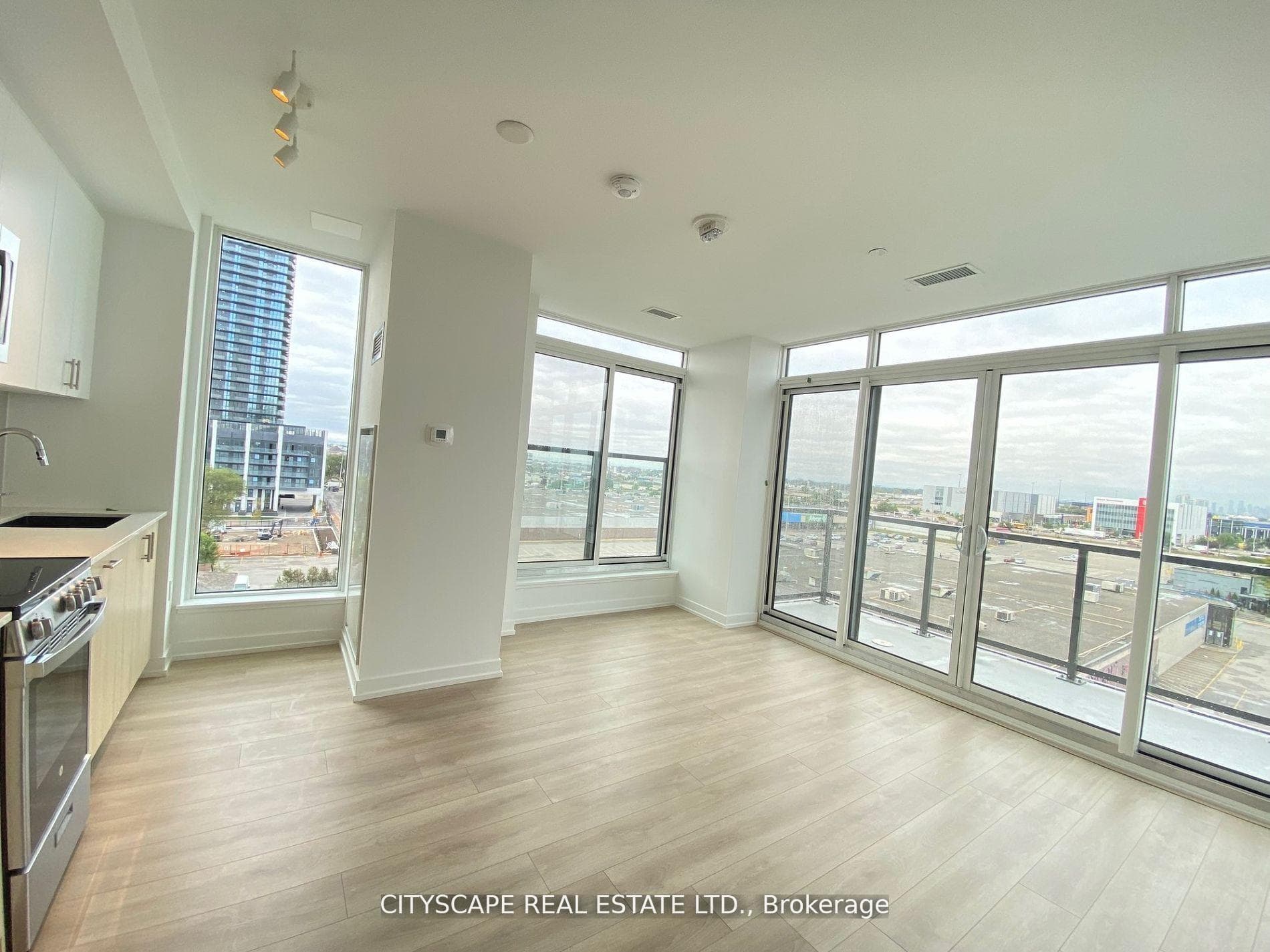 1195 The Queensway N/A Unit 615 photo 7