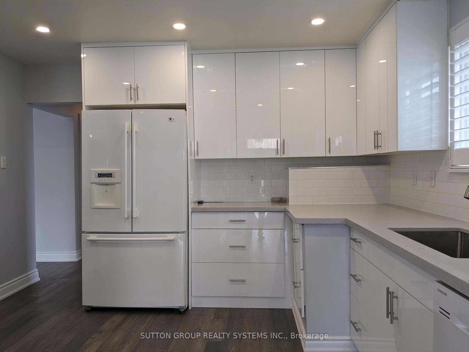 297 Balmoral Drive photo 9