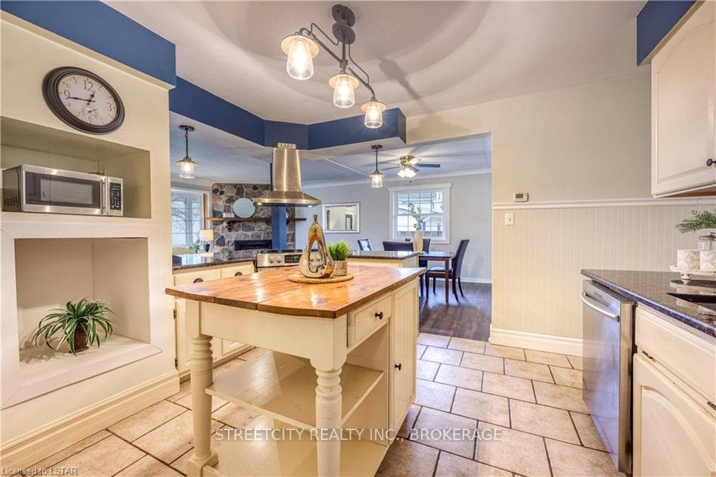 1554 FOURTH ST Street photo 15
