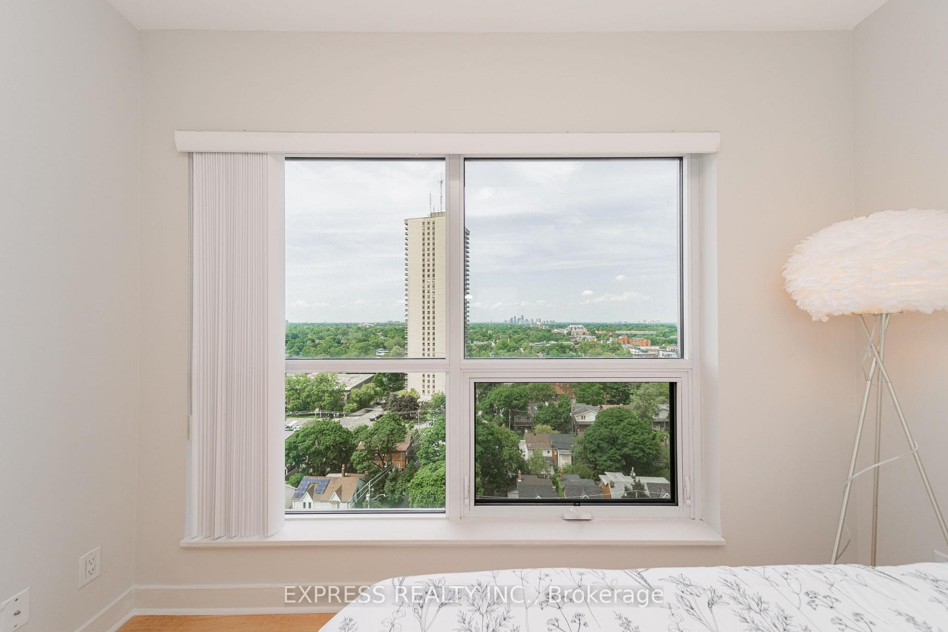 58 Orchard View Boulevard Unit 1502 photo 11
