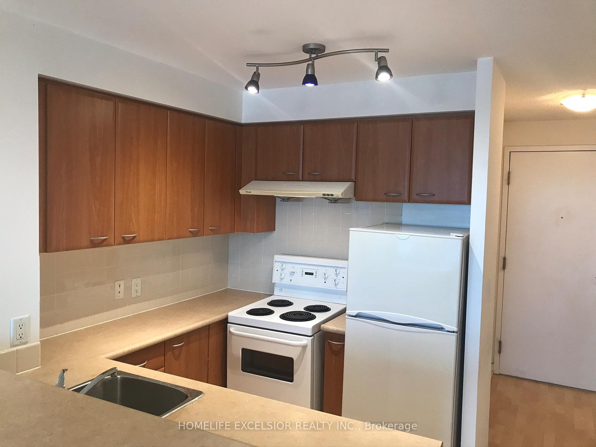 36 Lee Centre Drive Unit 1515 photo 5