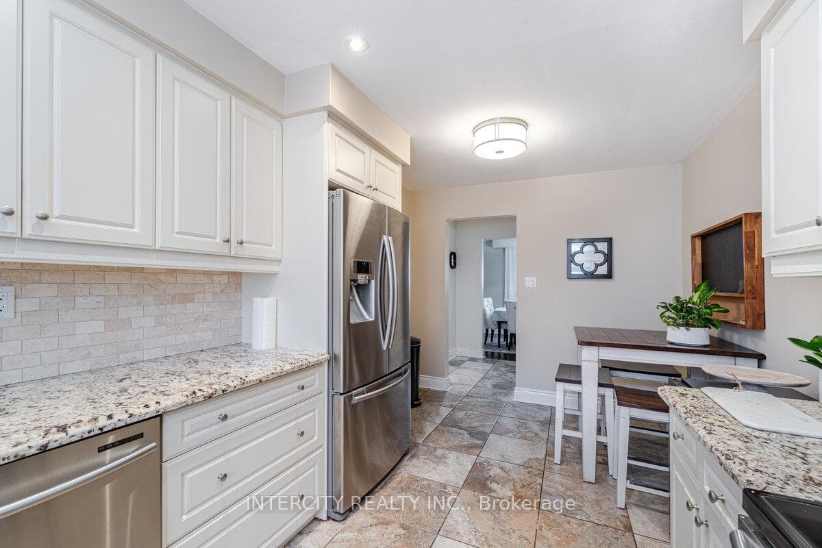 1184 Dowland Crescent photo 12