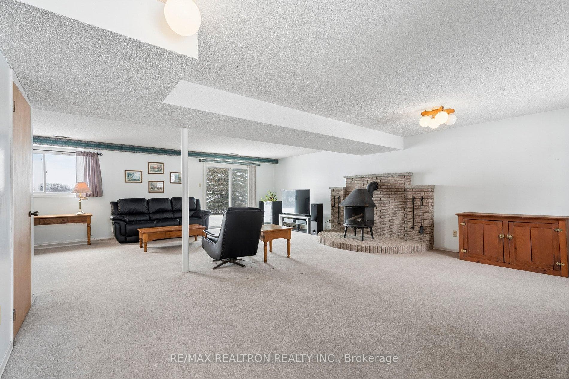 21084 Woodbine Avenue photo 25