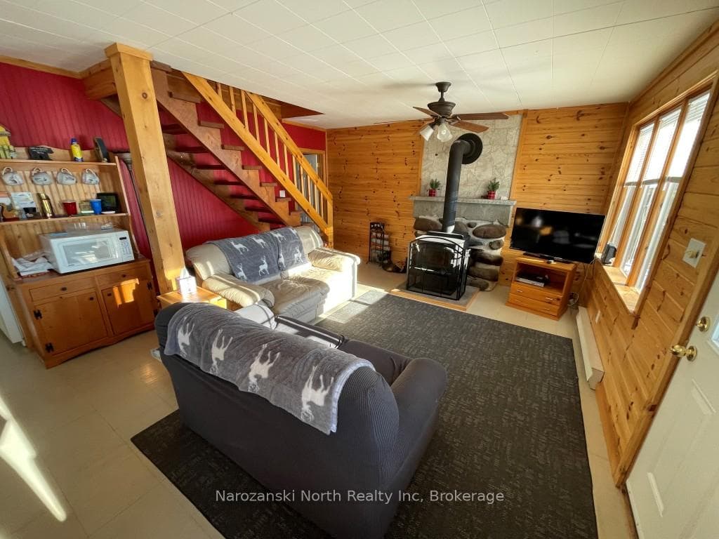 151B Du Lac Avenue photo 7