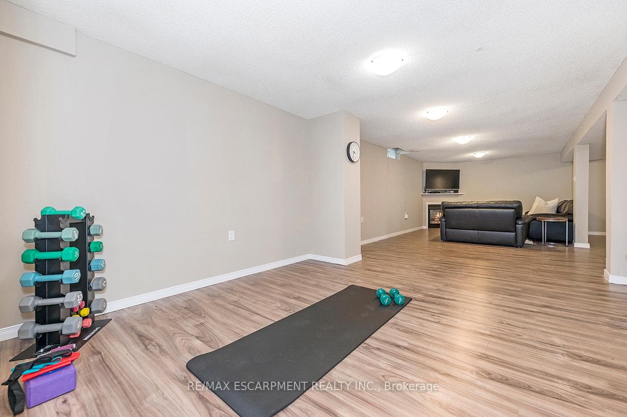 844 Hemlock Drive photo 32