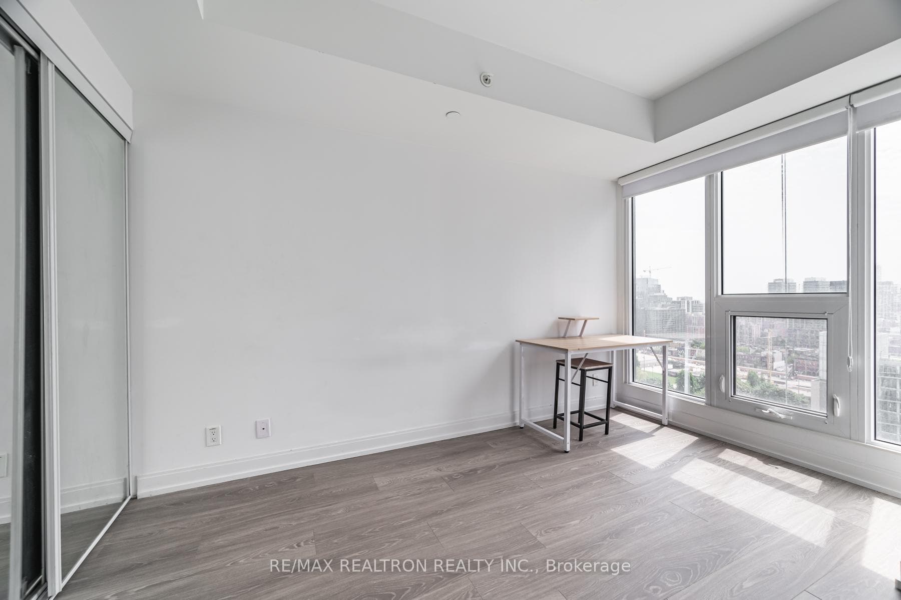 181 Dundas Street Unit 2107 photo 11