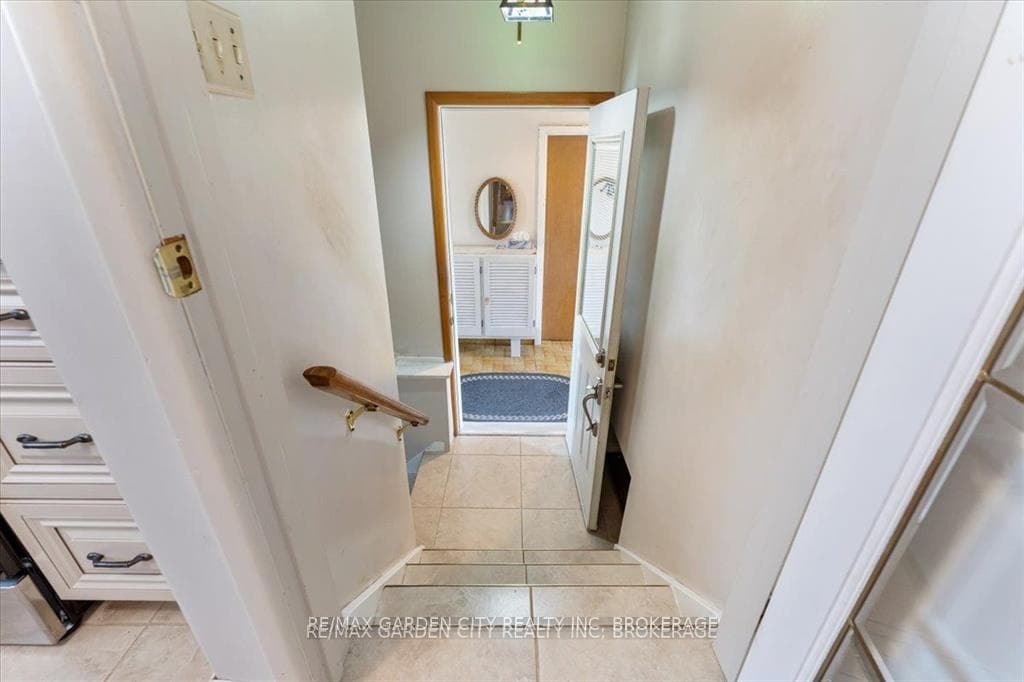 160 ELGIN Street photo 21