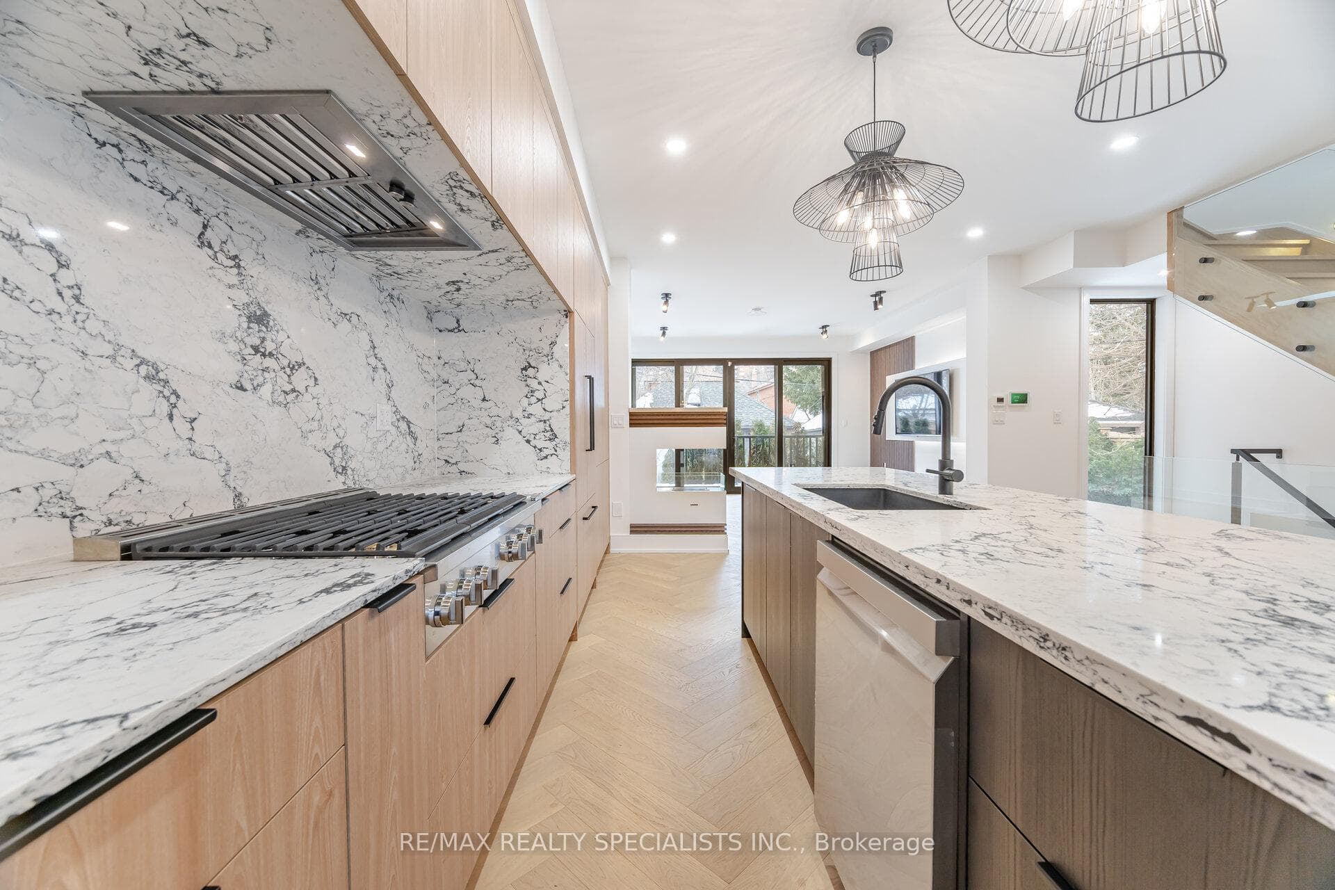 42 Warren Crescent photo 11