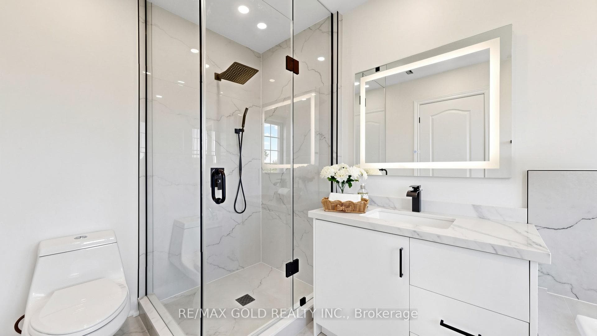 9 Edgewater Court photo 25