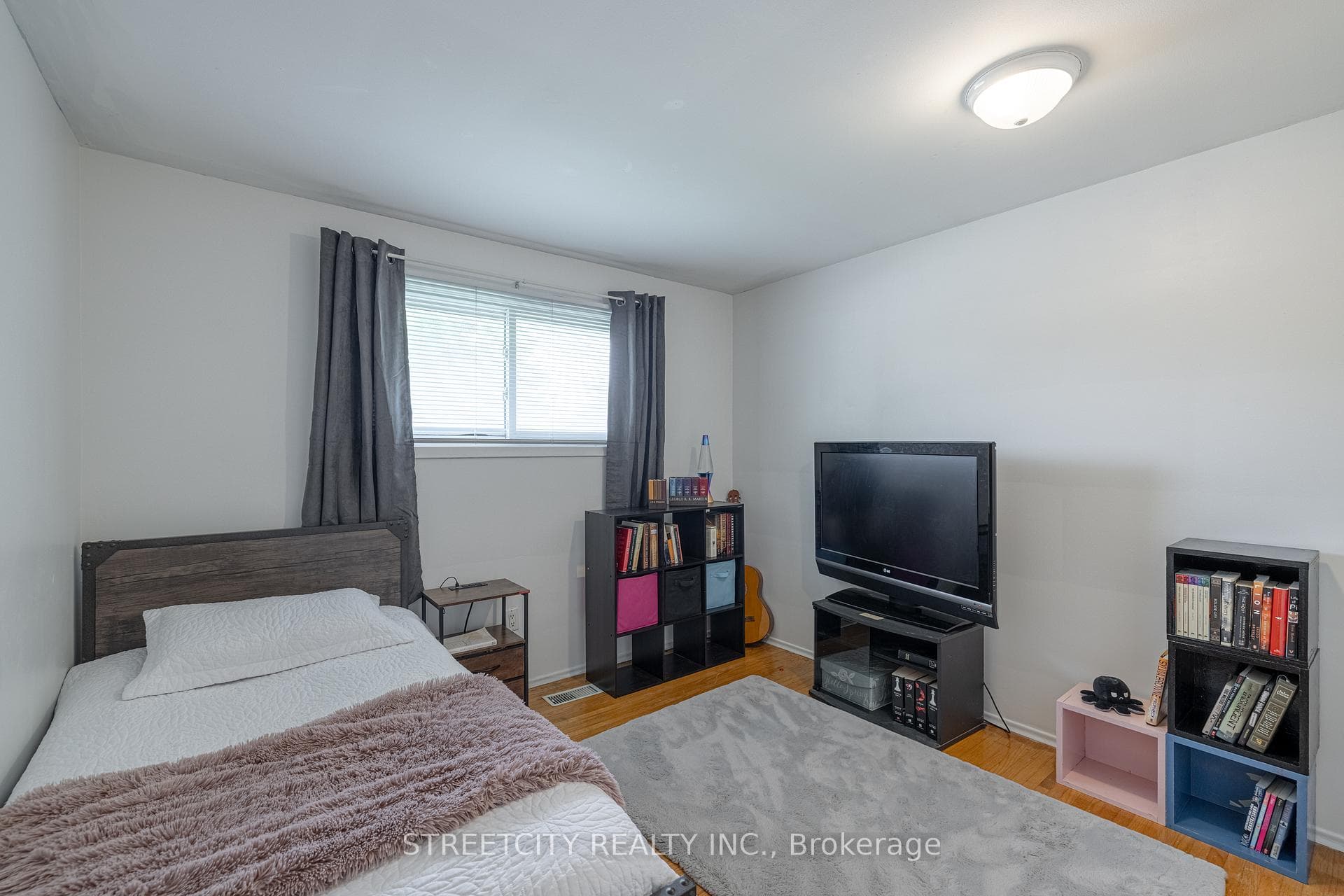 2 NOTRE DAME Crescent photo 14