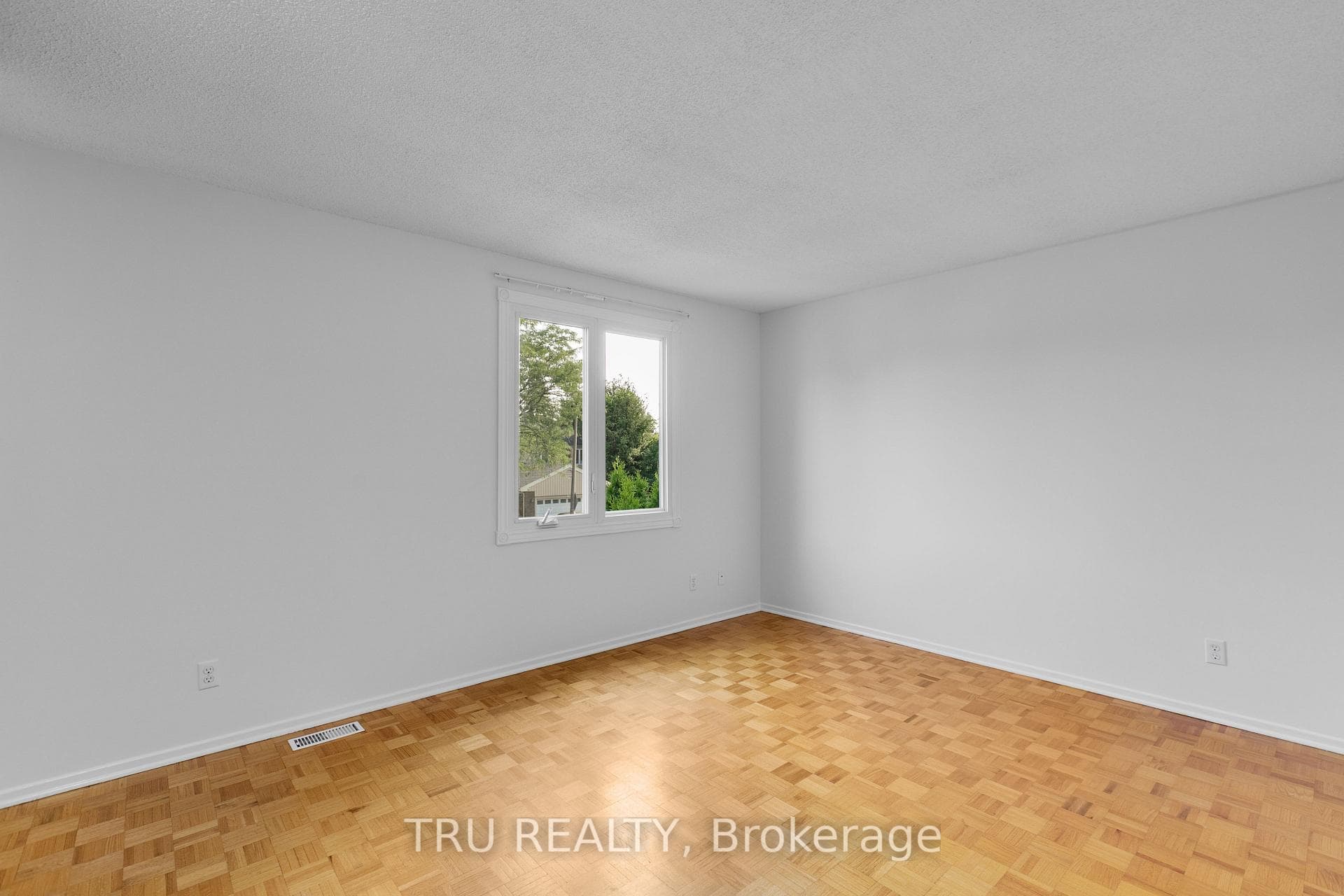 715 Mooneys Bay Place photo 28