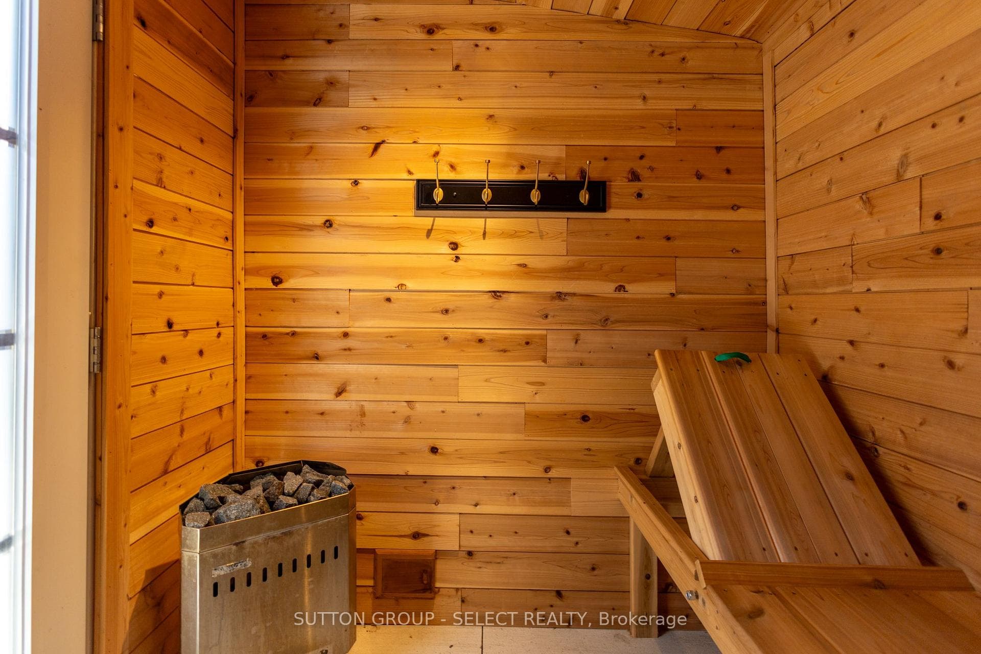 Handcrafted 6-person traditional sauna
