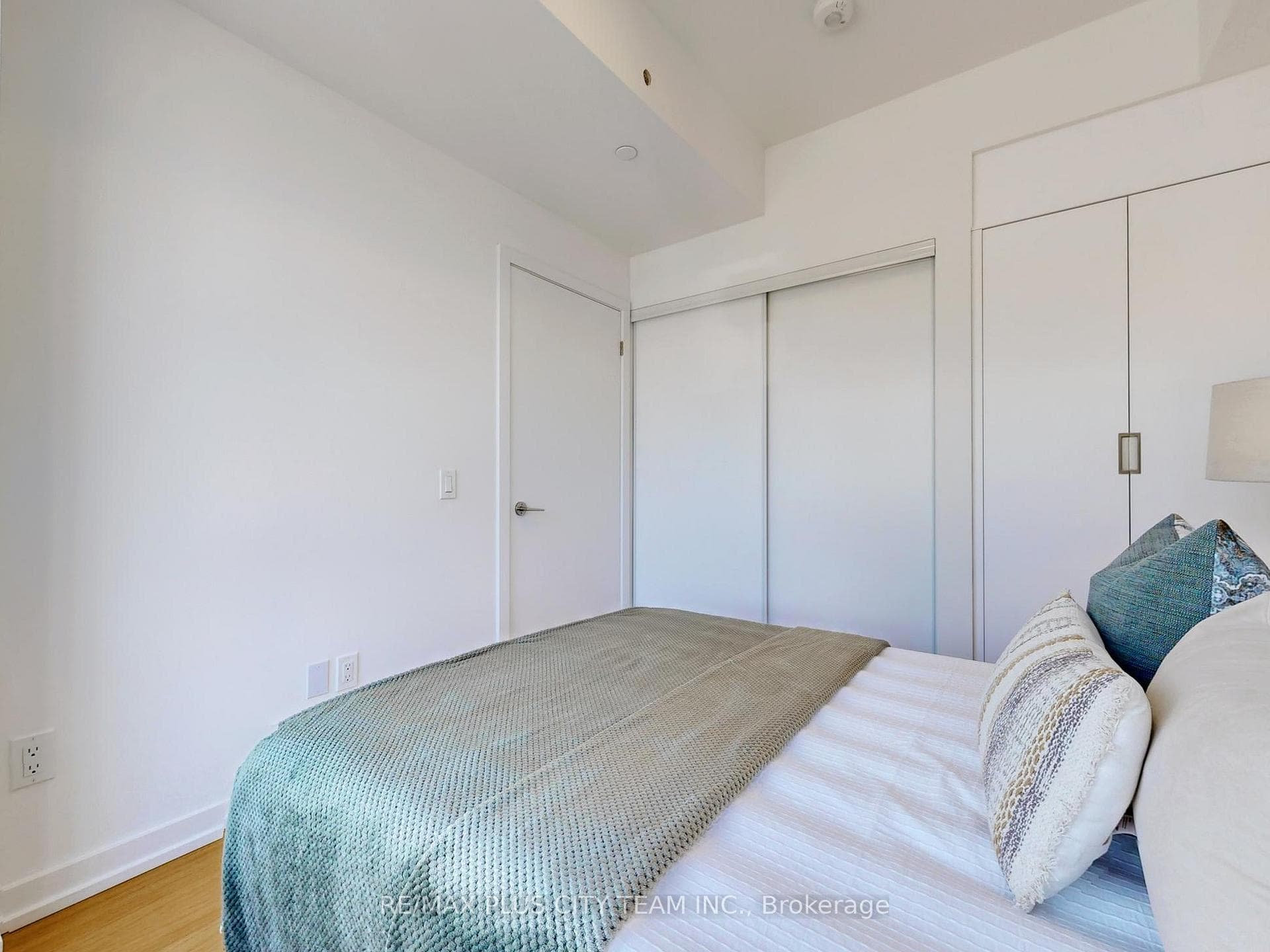150 Logan Avenue Unit 435 photo 15